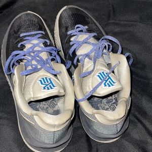 KYRIES 4 SIZE 11